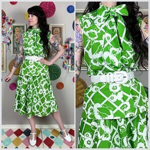 Vintage 1970s Lime Green 2-Piece Sleeveless Top and Skirt Matching Set